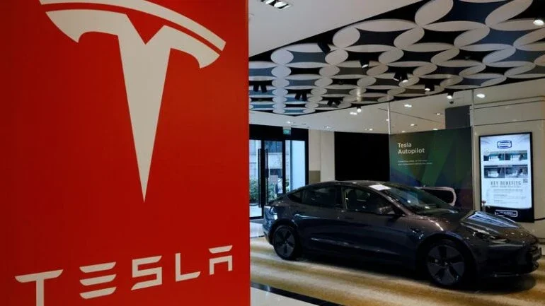 Tesla supera problemas de fornecimento com entregas recordes no 4º tri
