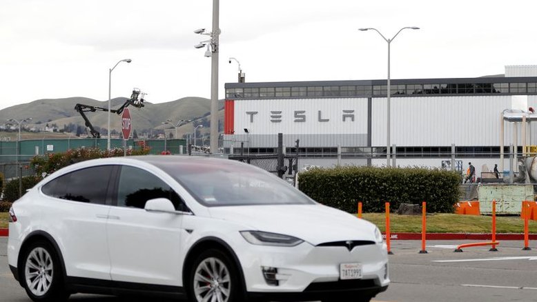 Califórnia revisa abordagem para regular testes de direção autônoma da Tesla