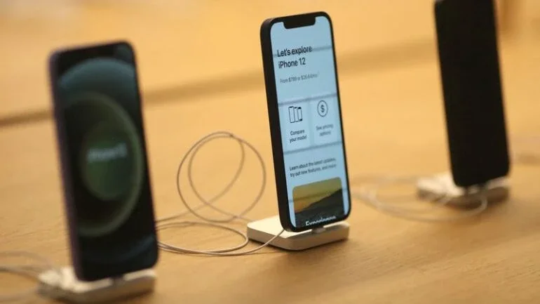 Acordo da UE sobre padrão de carregadores poderá ser revés para Apple, dizem fontes