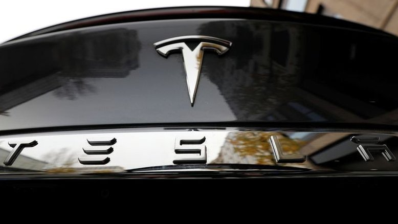 Tribunal de Munique ordena que Tesla reembolse cliente por problemas no Autopilot