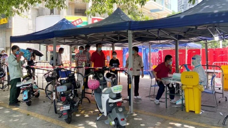 Shenzhen ordena que empresas entrem em circuito fechado para conter surto de Covid-19