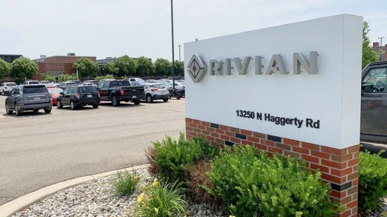 Rivian interrompe planos com Mercedes-Benz para fabricar vans elétricas na Europa