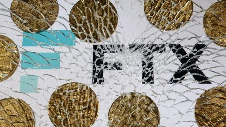 Fundador da FTX é acusado de fraude pela SEC após ser preso nas Bahamas