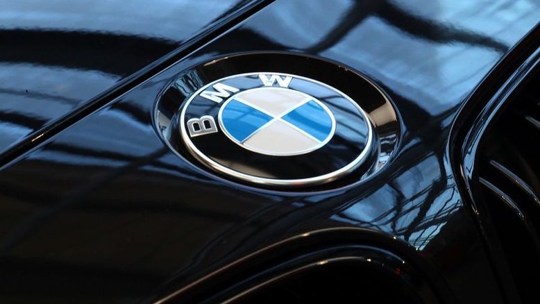 BMW vai priorizar veículos elétricos em meio à guerra na Ucrânia e escassez de chips