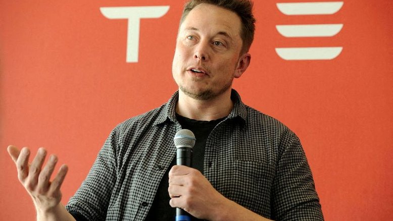 Elon Musk apostas em baterias de ferro e lítio para Tesla