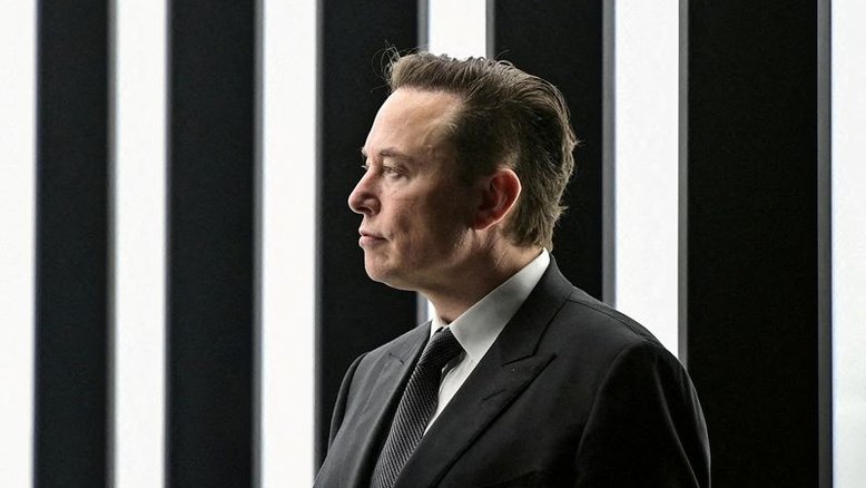 Musk quer cortar salários no Twitter e ganhar dinheiro com tuítes, dizem fontes
