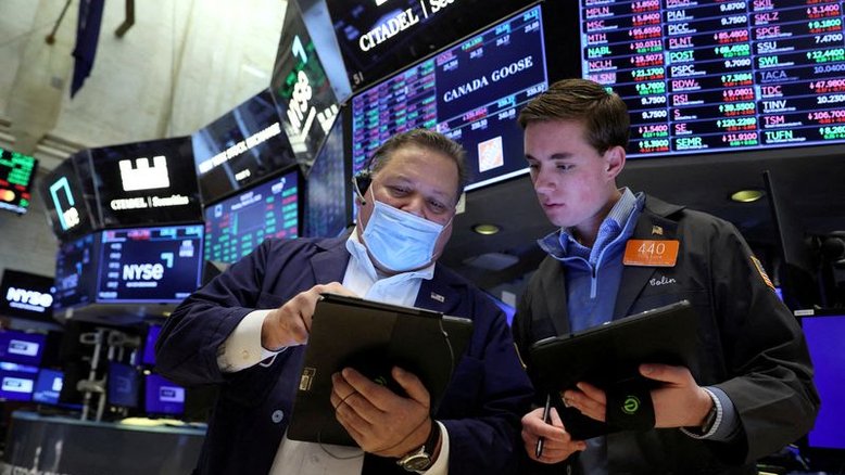 Snap diz que economia se deteriorou rapidamente, reduz previsão e ações despencam