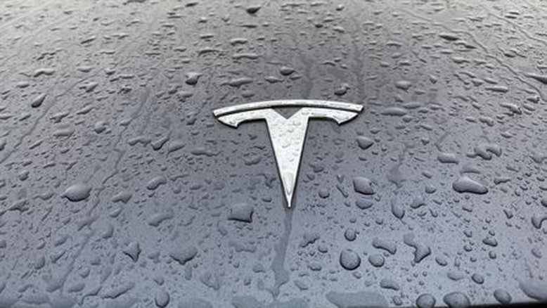 Tesla entrega menos veículos do que o esperado no 4º tri