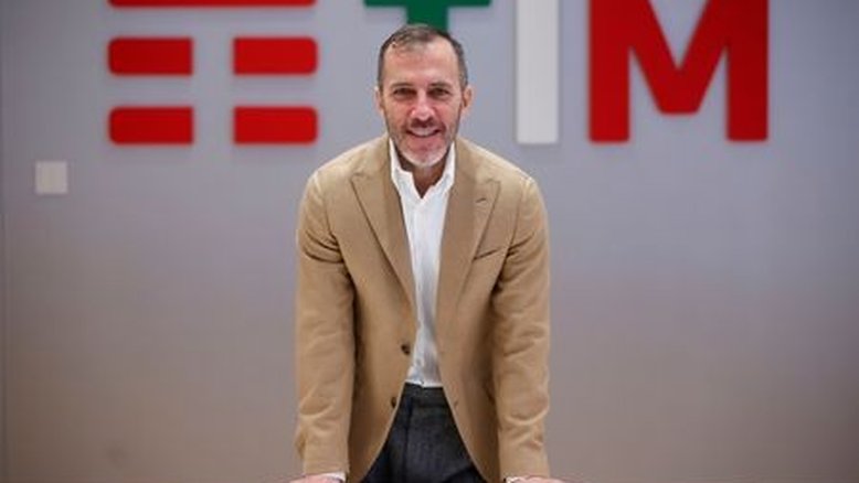 Setor europeu de telecomunicações enfrenta "tempestade perfeita", diz presidente da Telecom Italia