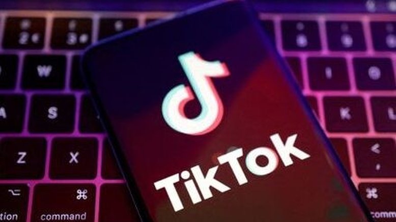 Logo do TikTok em celular