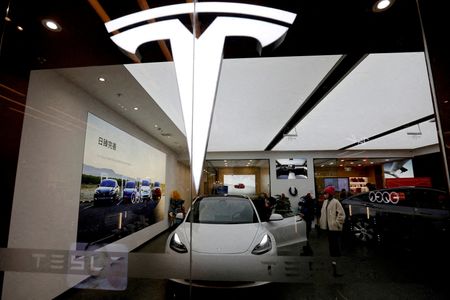 Tesla reduz preços de modelos dos EUA após perder metas de entrega