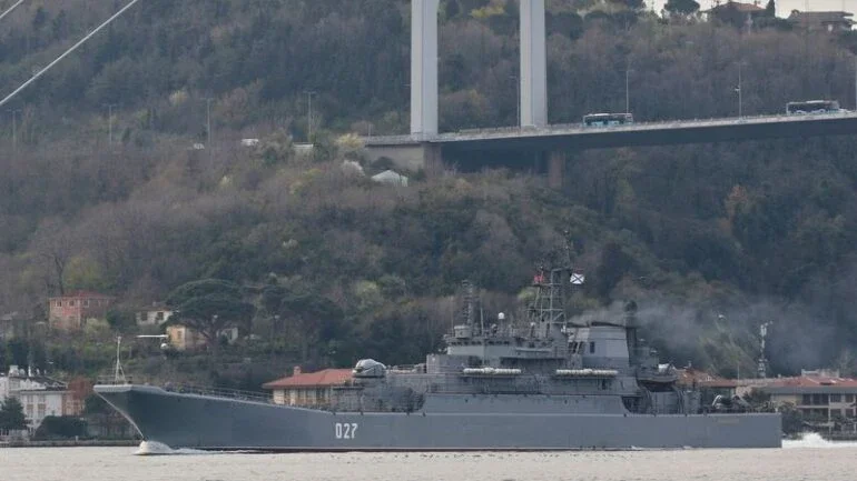 Rússia reforça presença de navios de guerra no Mar Negro, tensões com Ucrânia aumentam