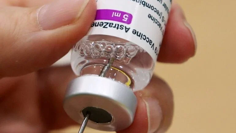 Lote de 220 mil doses da vacina do Covax Facility chega ao Brasil