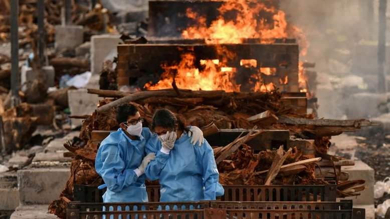Índia está "em pé de guerra" ao ver infecções de coronavírus passarem de 24 milhões