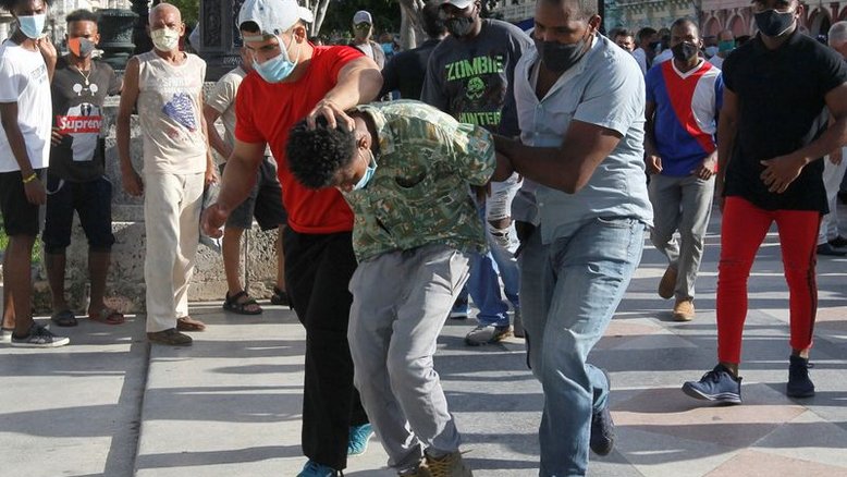 Cuba atribui protestos à interferência dos EUA; Biden apoia protestos