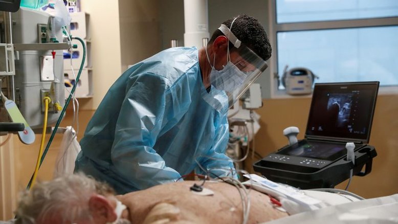 Com mais de 100 mil hospitalizações por Covid, EUA registram nível mais alto em 8 meses