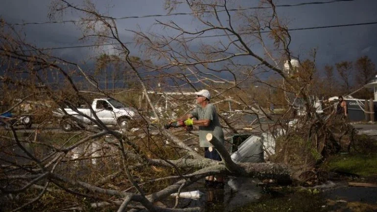 Moradores da Louisiana podem ficar um mês sem energia após passagem de furacão Ida