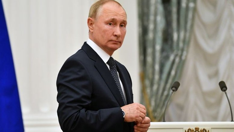 Putin se isola após casos de Covid em seu entorno