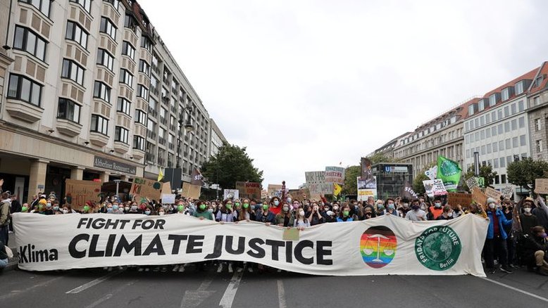 Jovens de todo mundo voltam às ruas contra a mudança climática