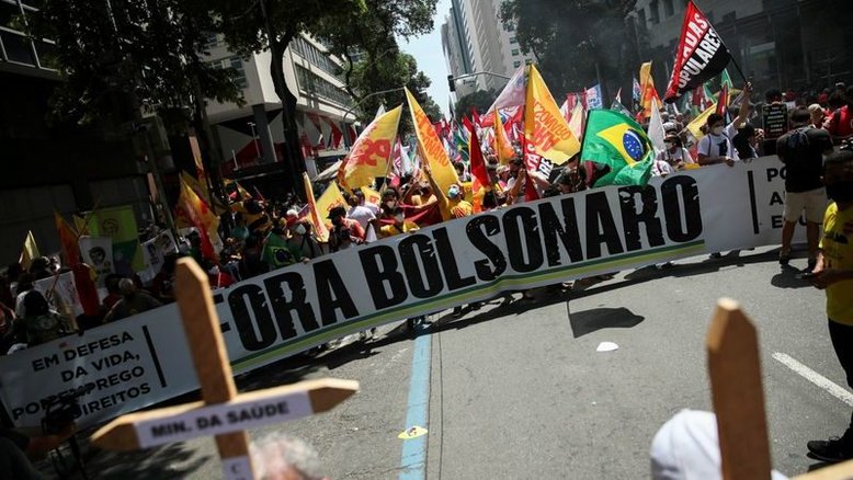 Protestos por todo o país pedem impeachment do presidente Jair Bolsonaro
