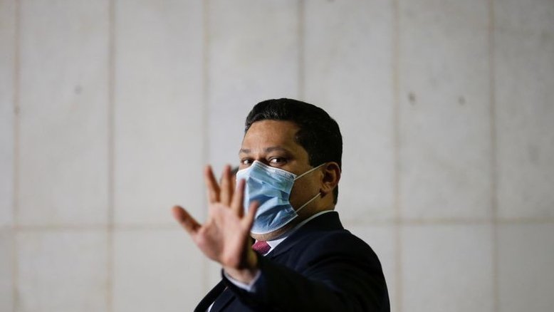 Senadores tentam contornar resistência de Alcolumbre para sabatina de Mendonça ao STF