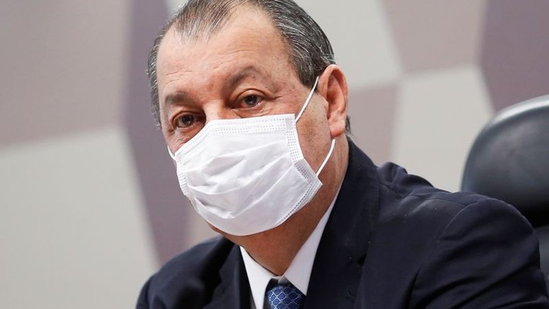 Aziz nega racha em votação da CPI, mas diz que ninguém é condenado por "pirotecnia"