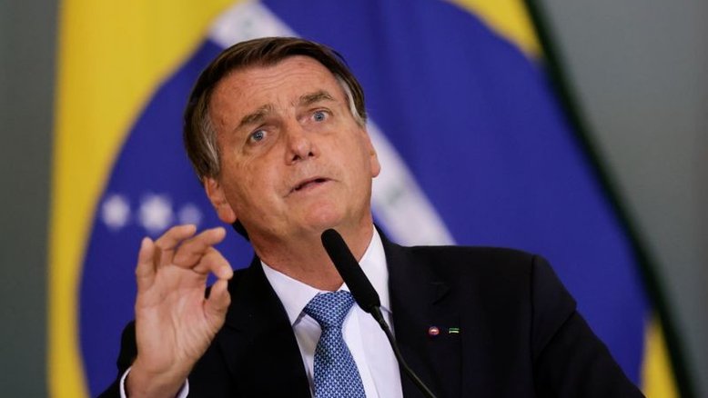 Bolsonaro confirma Auxílio Brasil de R$ 400 e promete respeito a teto de gastos