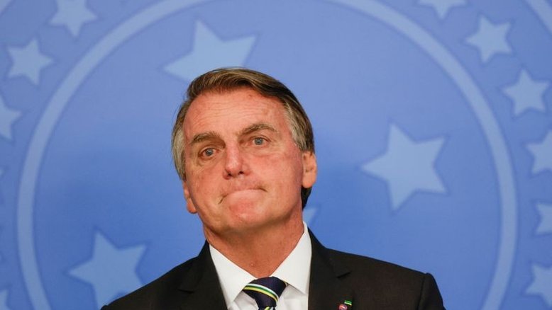 Bolsonaro repete que governo não furará teto com auxílio, apesar de Guedes admitir manobra
