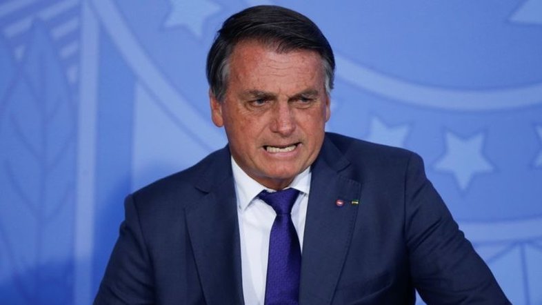 Bolsonaro diz que Guedes continua e que mercado ficou 'nervosinho' com gastos
