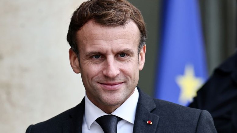 Macron parece alfinetar Bolsonaro ao receber Lula no palácio presidencial