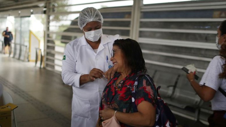 Brasil registra mais 283 mortes por Covid e total se aproxima de 615 mil