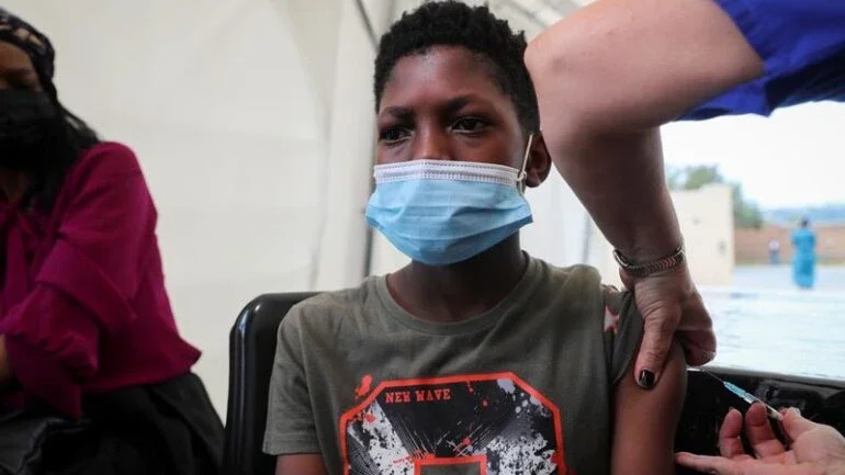Vacinas contra Covid chegam à África, mas problemas logísticos dificultam aplicação