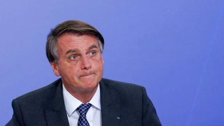 Bolsonaro pede nomes da Anvisa que autorizaram vacina da Covid para crianças