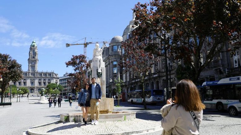 Turistas britânicos voltam a Portugal após fim da proibição de viagens