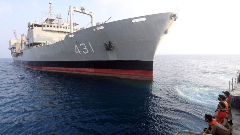 Maior navio da Marinha do Irã afunda após incêndio no Golfo de Omã