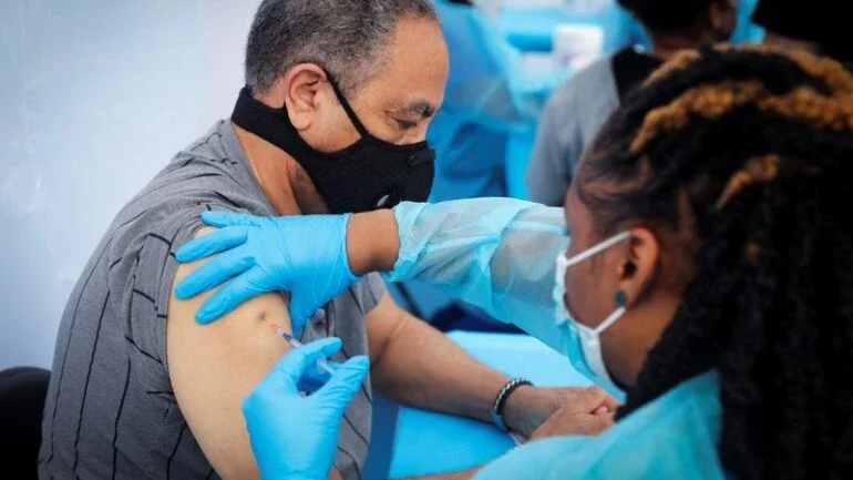 EXCLUSIVO-OMS estima que reforços contra Covid-19 serão necessários anualmente para mais vulneráveis