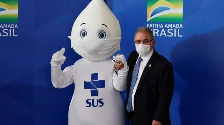 Vacina pediátrica de Covid pode chegar ao Brasil dia 10, diz Queiroga