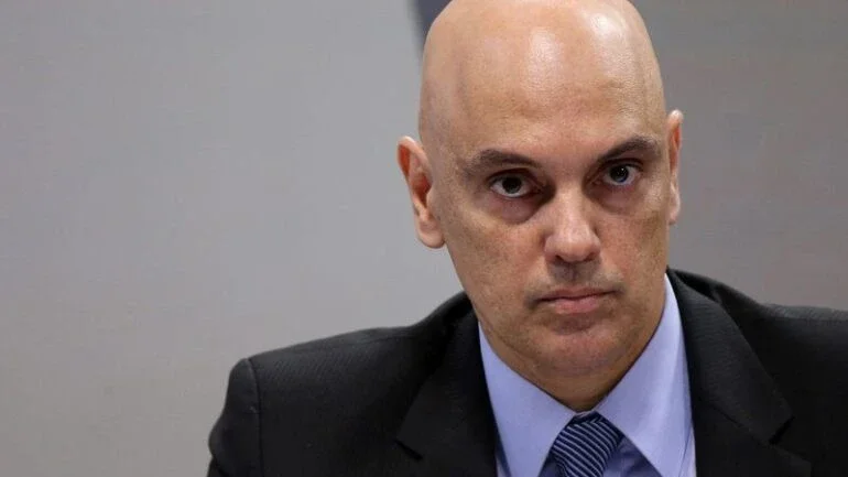Alexandre de Moraes pede que PGR se manifeste sobre crimes de Bolsonaro apontados pela PF