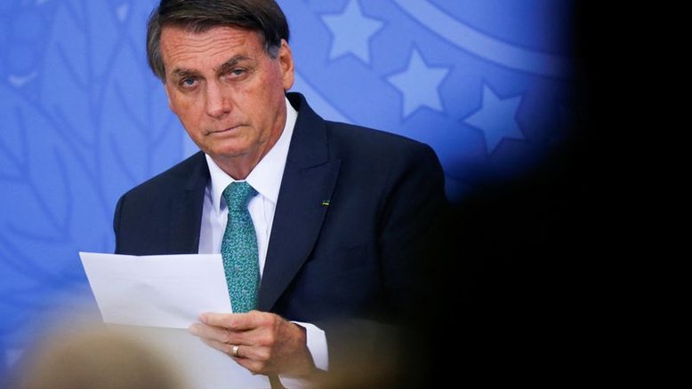 Bolsonaro pede a ministros que o abasteçam de informações sobre governos petistas