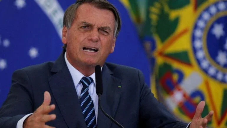 TCU abre investigação sobre uso de cartão corporativo de Bolsonaro