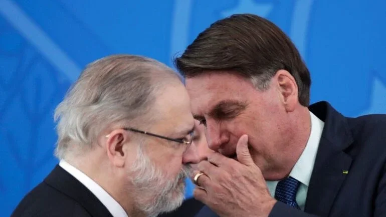 Procurador-geral da República, Augusto Aras, e o ex-presidente Jair Bolsonaro