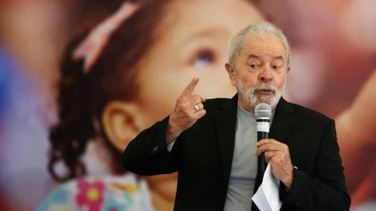Lula lidera corrida ao Planalto com 42,2%, Bolsonaro soma 28%, diz CNT/MDA