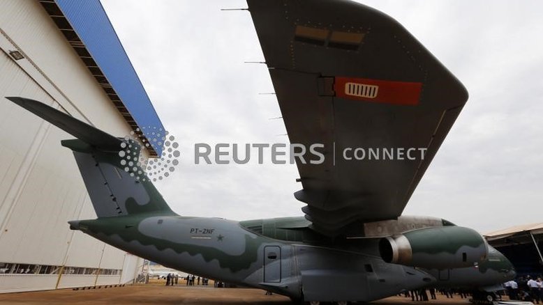 Avião da FAB que buscará brasileiros embarca com ajuda humanitária para a Ucrânia
