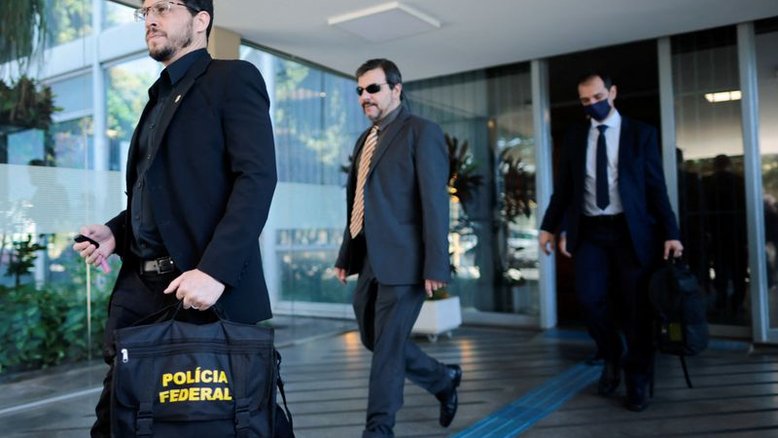 Ex-ministro da Educação é preso e Bolsonaro diz que ex-auxiliar responderá por seus atos