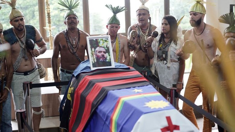 Corpo de Bruno Pereira é velado e cremado em cerimônia com despedida indígena