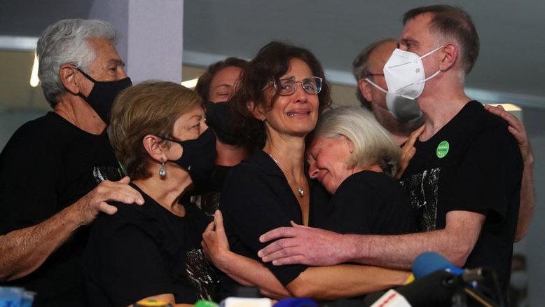 Família e amigos se despedem de jornalista Dom Phillips em Niterói
