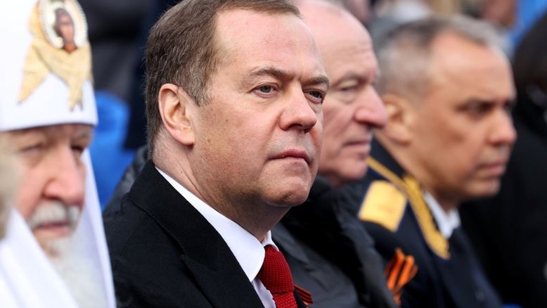 Medvedev diz que qualquer incursão da Otan na Crimeia pode levar à Terceira Guerra Mundial