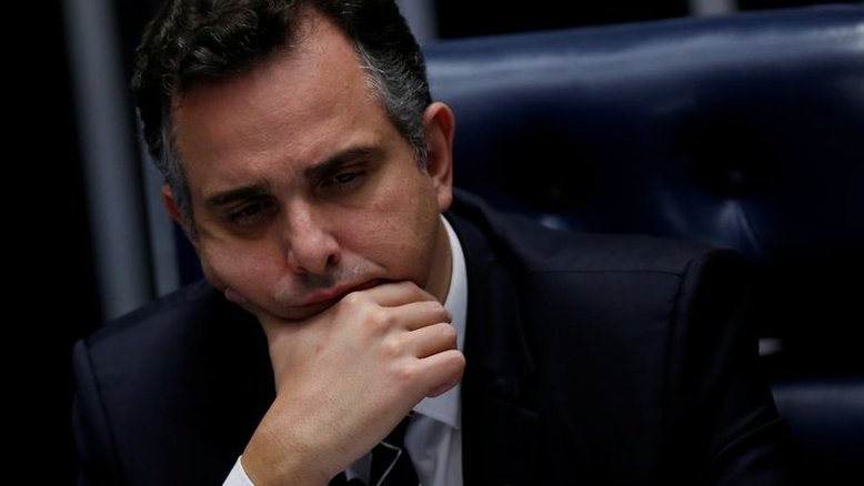 Presidente do Senado diz que vai reunir líderes partidários para definir CPI do MEC
