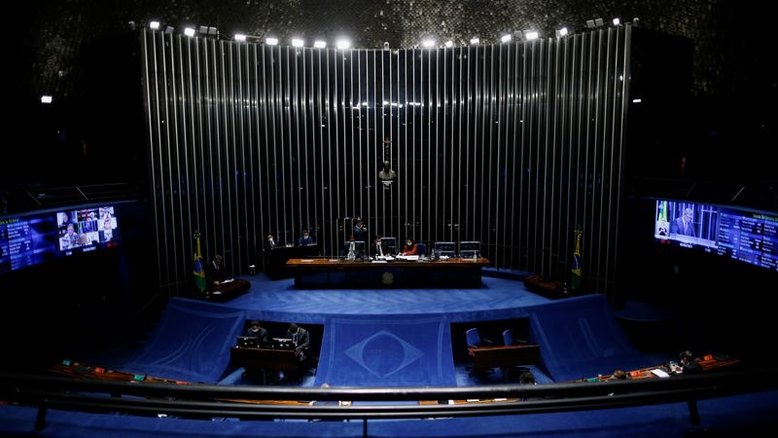 Senado aprova com folga PEC dos auxílios e proposta segue à Câmara