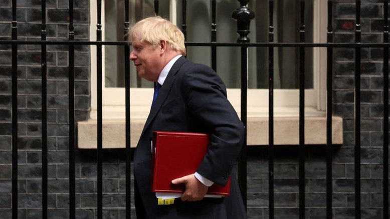 Atingido por escândalos, Boris Johnson renuncia ao cargo de premiê do Reino Unido